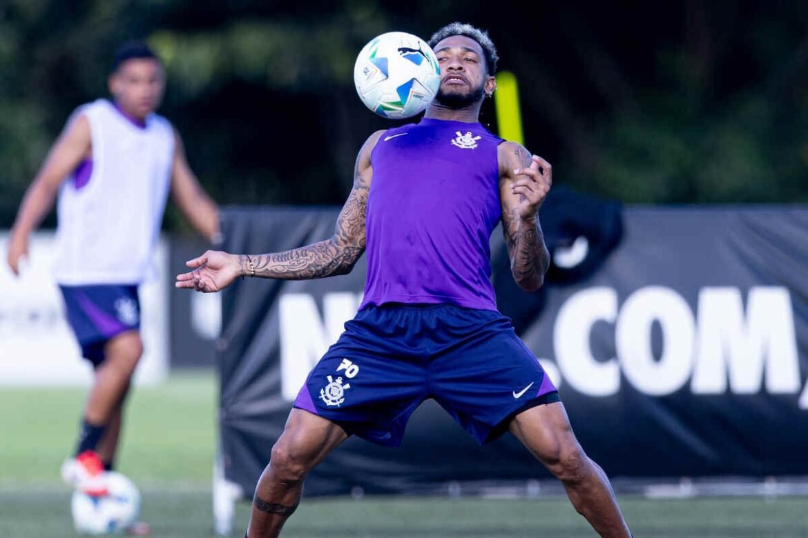 Após controvérsia, Martínez retorna ao Corinthians com um mês de atraso