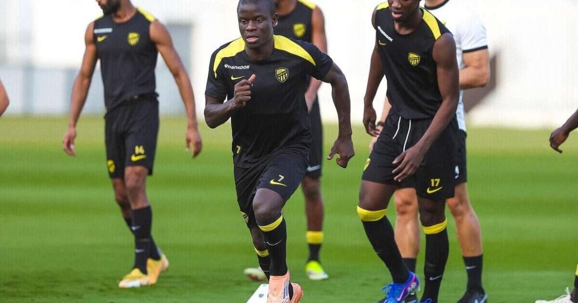 Após diversas reviravoltas, Kanté deixa o Al Ittihad e se junta ao Fenerbahçe