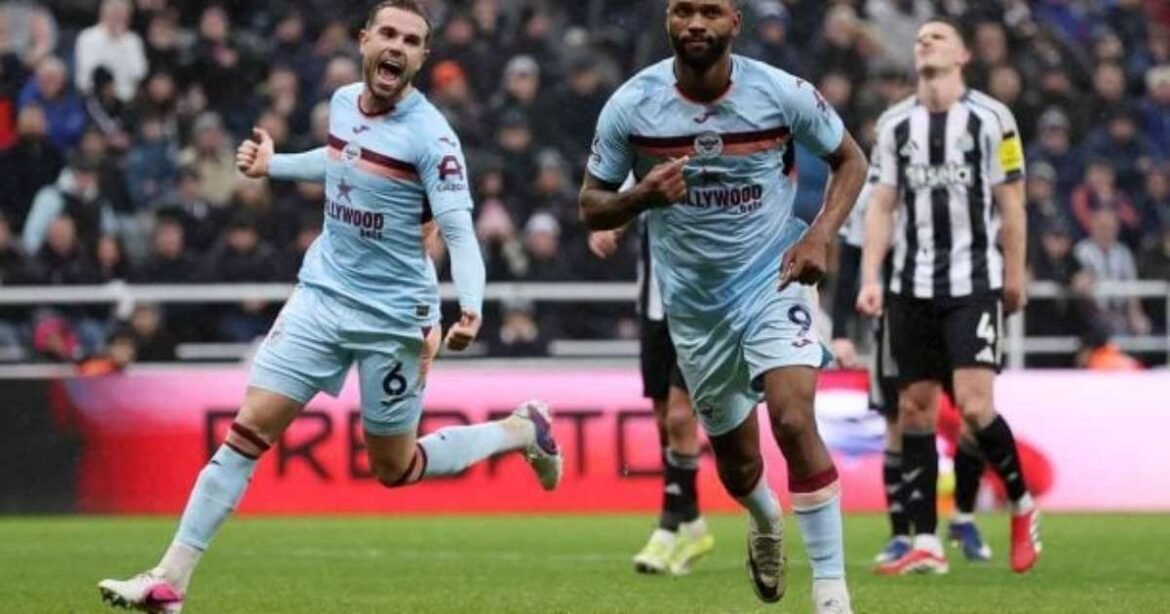 Bruno Guimarães faz gol pelo Newcastle, mas outro brasileiro lidera a vitória do Brentford