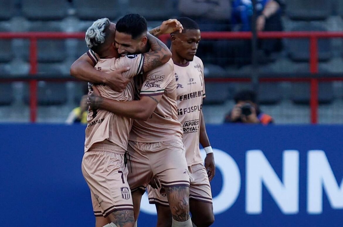 Carabobo vence Huachipato novamente e avança na Libertadores