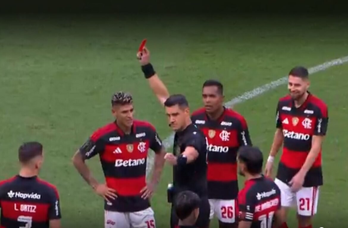 Carrascal é expulso de maneira surpreendente na final entre Flamengo e Corinthians
