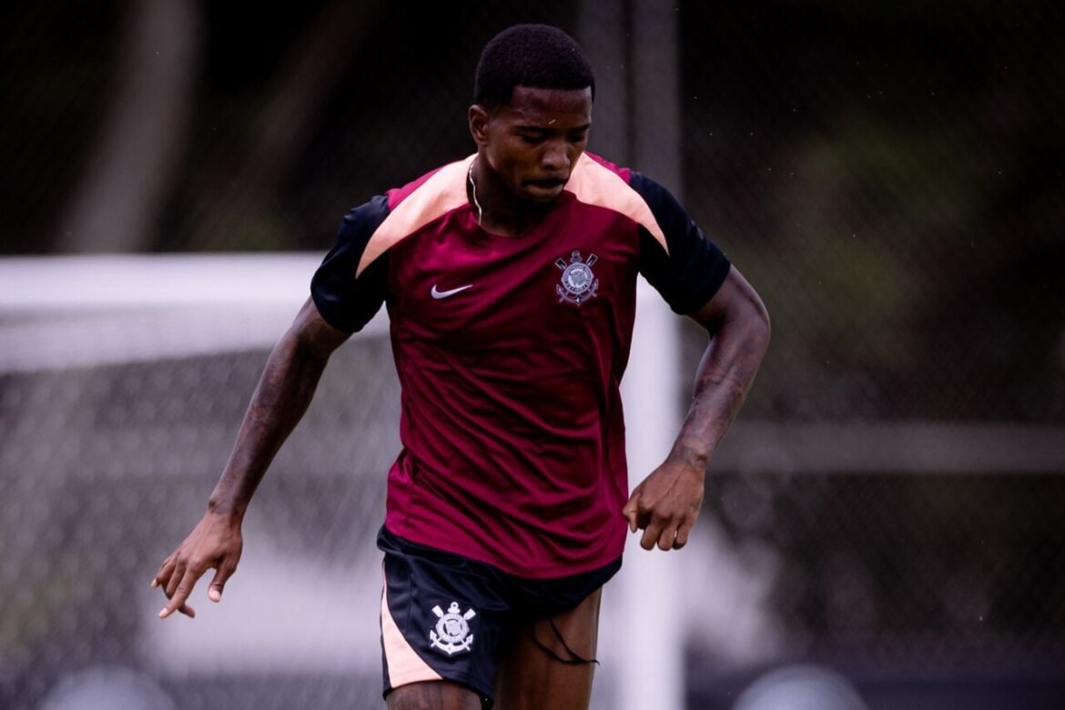 Corinthians avança na negociação para transferir Cacá ao Vitória