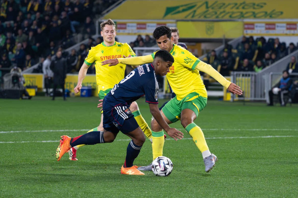 Endrick perde oportunidade decisiva e é expulso em vitória do Lyon