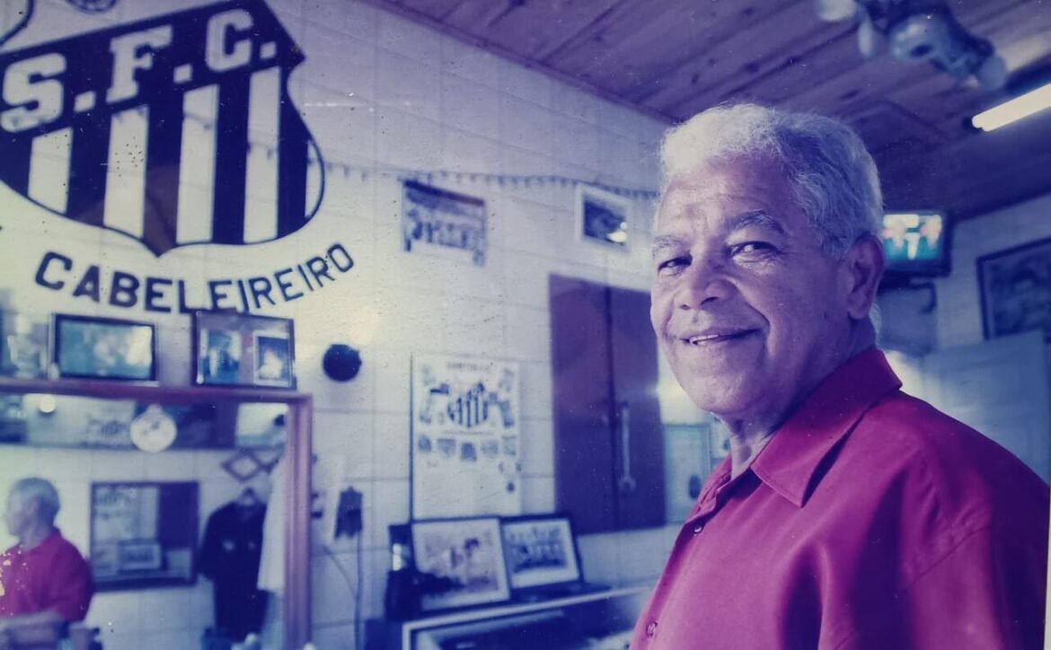 Falece Didi, o barbeiro responsável pelo icônico corte de cabelo de Pelé