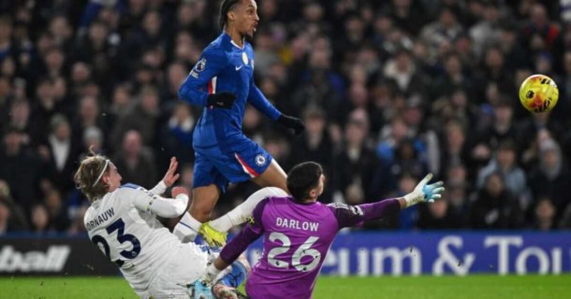 João Pedro brilha, mas Chelsea sofre gol inusitado e empata com o Leeds