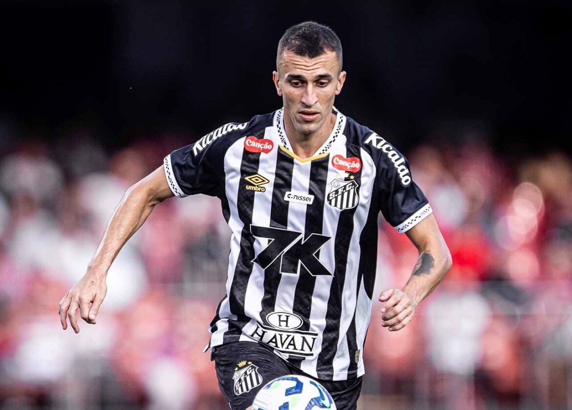 João Schmidt desaprova desempenho do Santos em clássico: "Foi o pior da temporada"