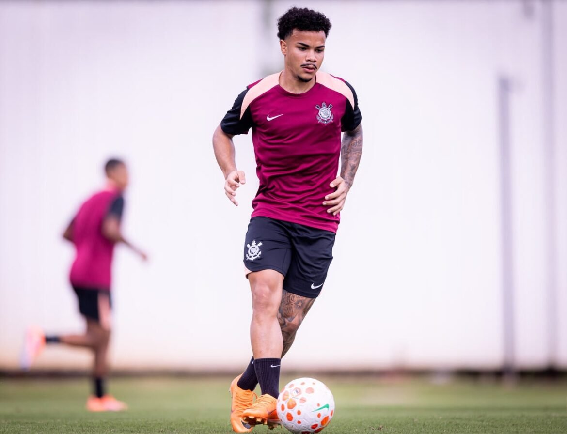 Kaio César se destaca em treino do Corinthians antes da semifinal