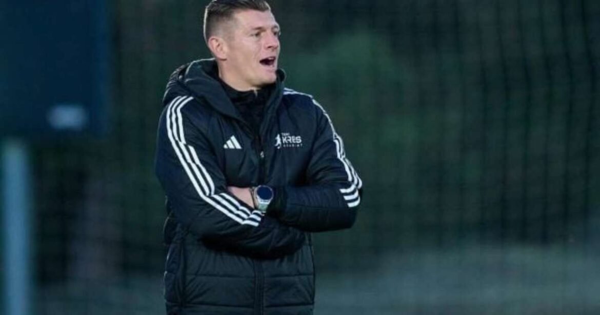 Kroos Retorna a Valdebebas Como Treinador e Fortalece Laços com o Real Madrid