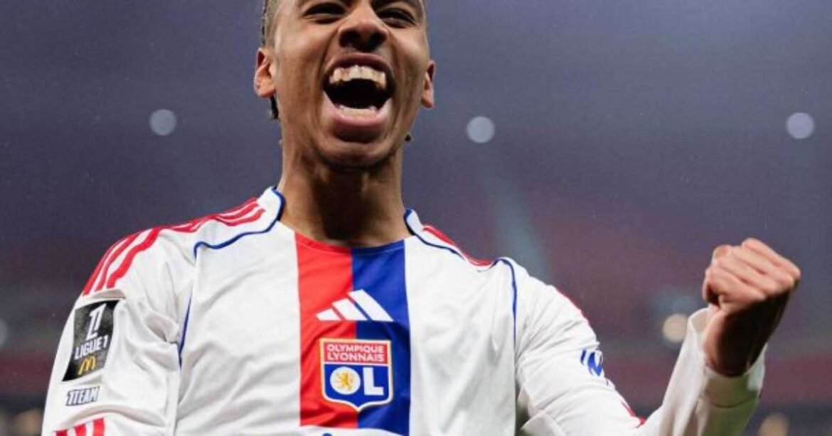 Lyon conquista 13ª vitória consecutiva e avança na tabela do campeonato francês sem a presença de Endrick