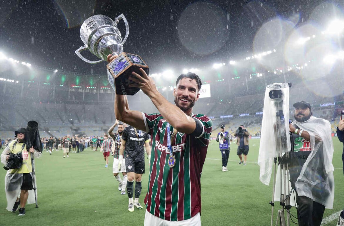 Martinelli se destaca ao alcançar 300 partidas pelo Fluminense e entra para um seleto grupo de jogadores