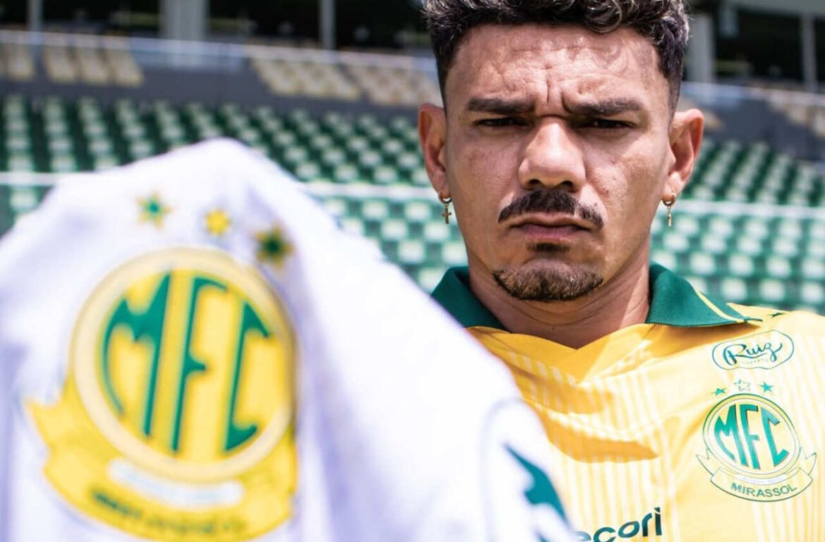 Mirassol confirma a contratação de Tiquinho Soares, ex-jogador do Santos