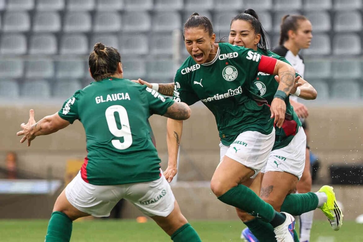 Palmeiras vence Corinthians nos pênaltis e conquista a Supercopa do Brasil Feminina