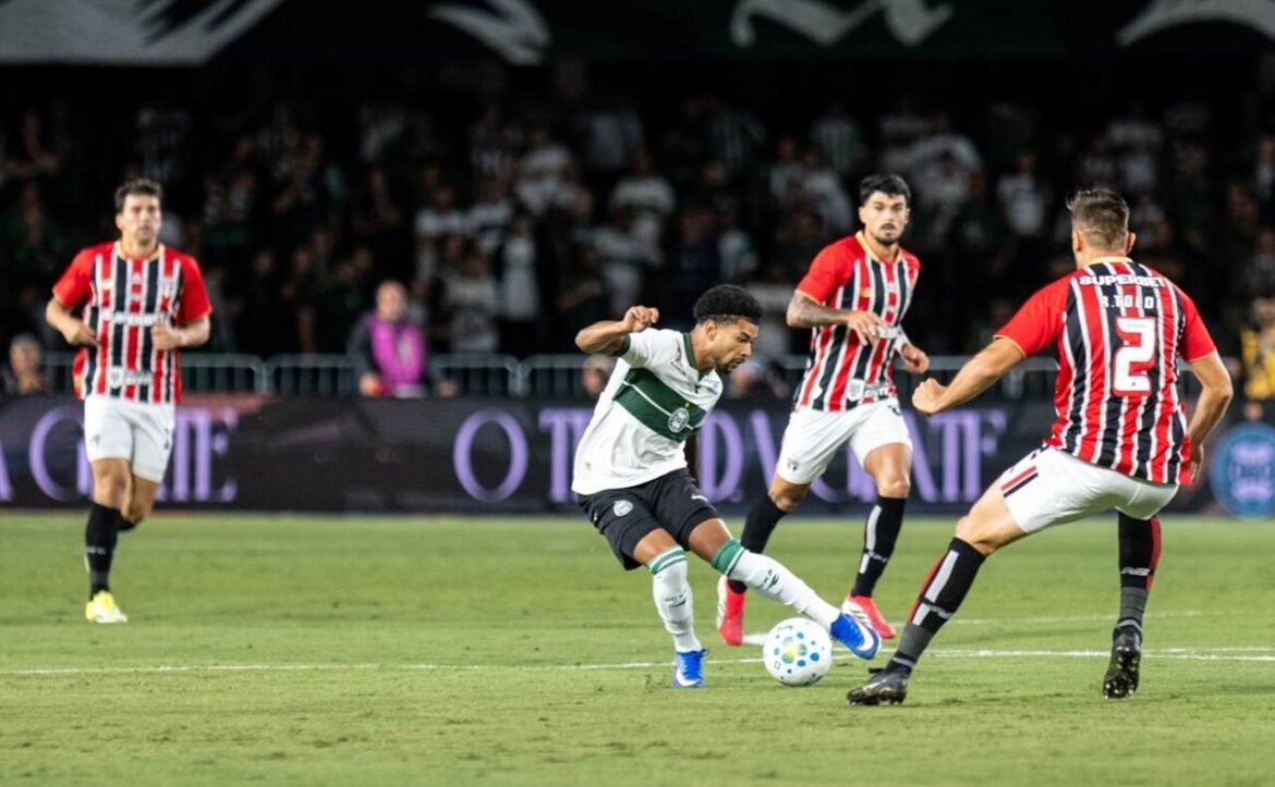 São Paulo conquista vitória sobre o Coritiba e assume a liderança do Brasileirão