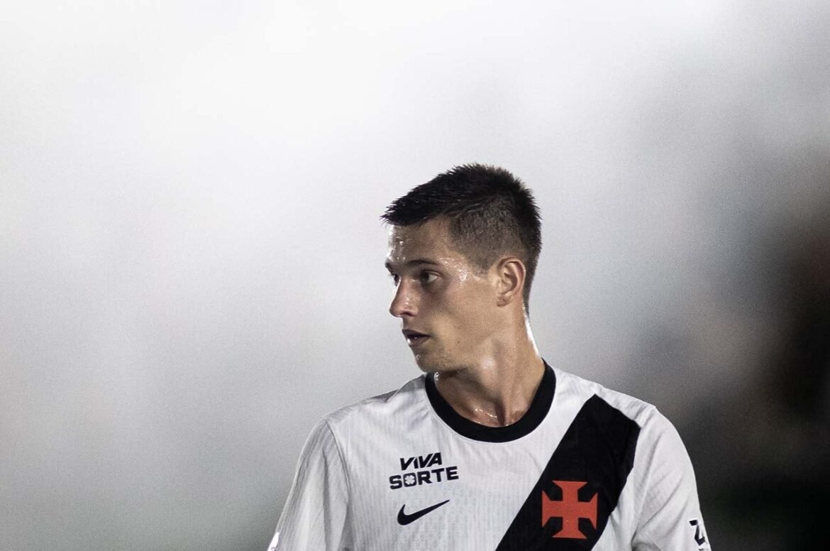 Vasco Autoriza Transferência e Estrella Chega a Maceió para Finalizar Empréstimo ao CRB