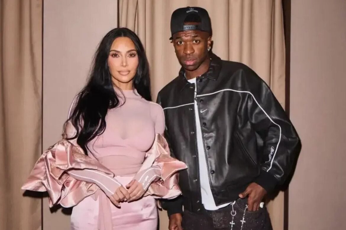 Vini Jr e Kim Kardashian marcam presença em evento de inauguração da loja da Nike