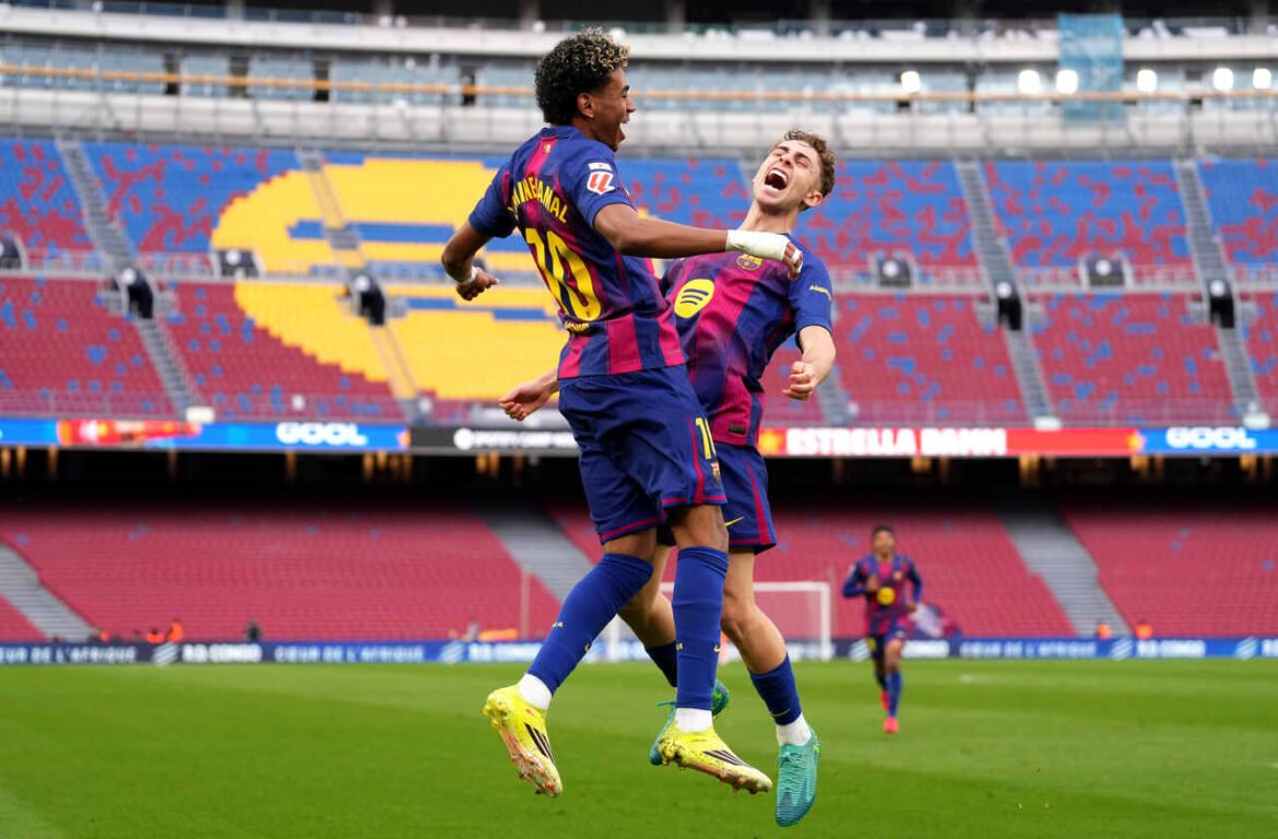 Yamal brilha com três gols, Barcelona vence Villarreal e permanece no topo da La Liga