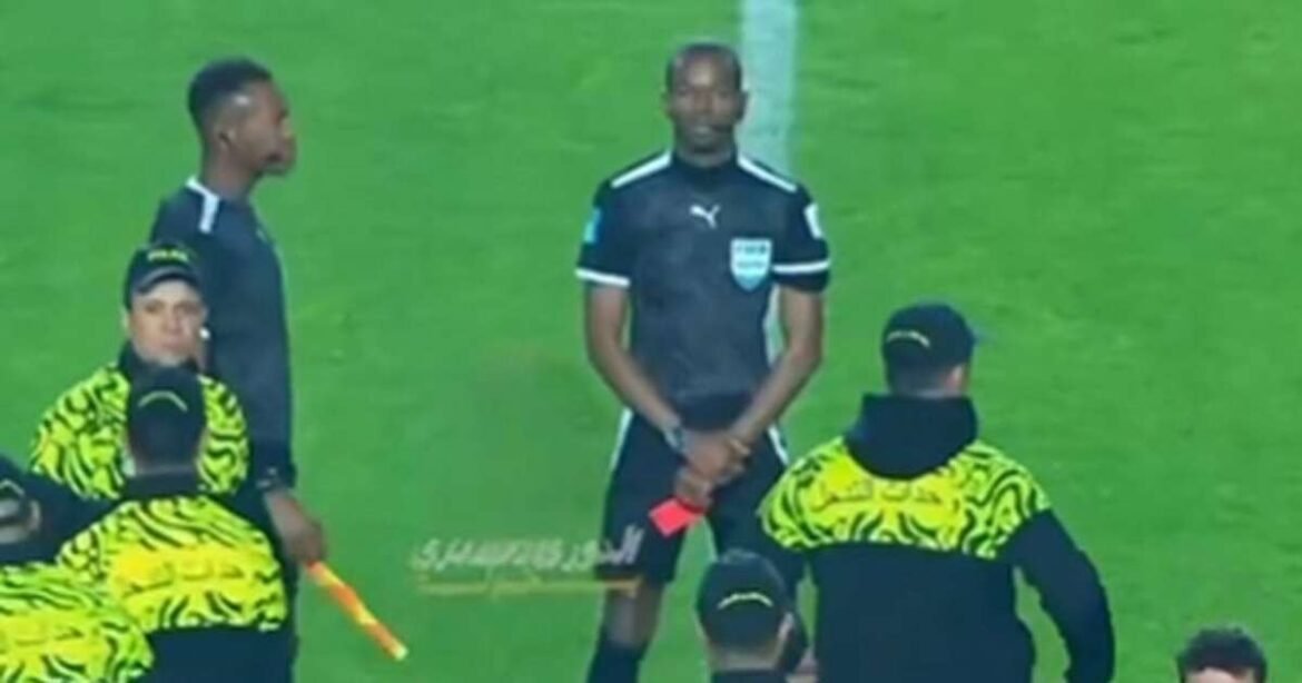 Árbitro utiliza estratégia inusitada para intimidar jogadores após o jogo