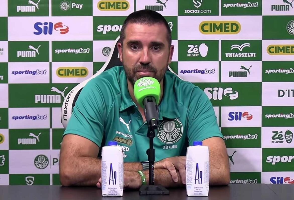 Auxiliar Comenta sobre a Adaptação de John Arias no Palmeiras: 'Tempo é Essencial'