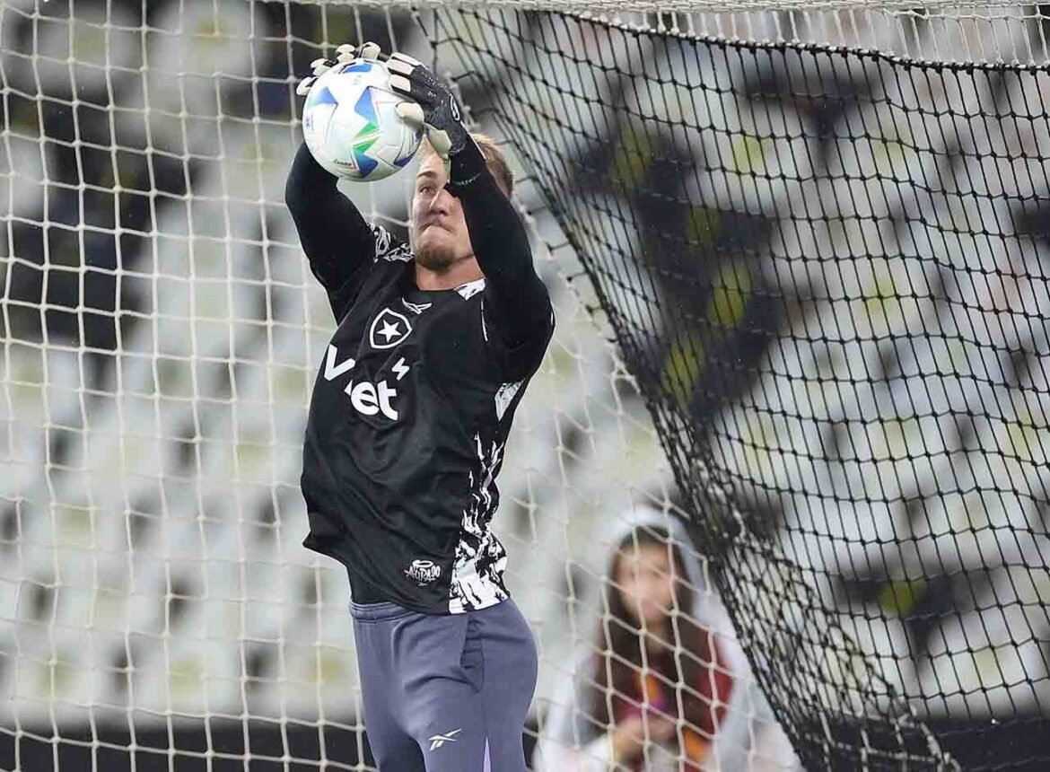 Botafogo Define Novo Goleiro como Foco Principal da Contratação