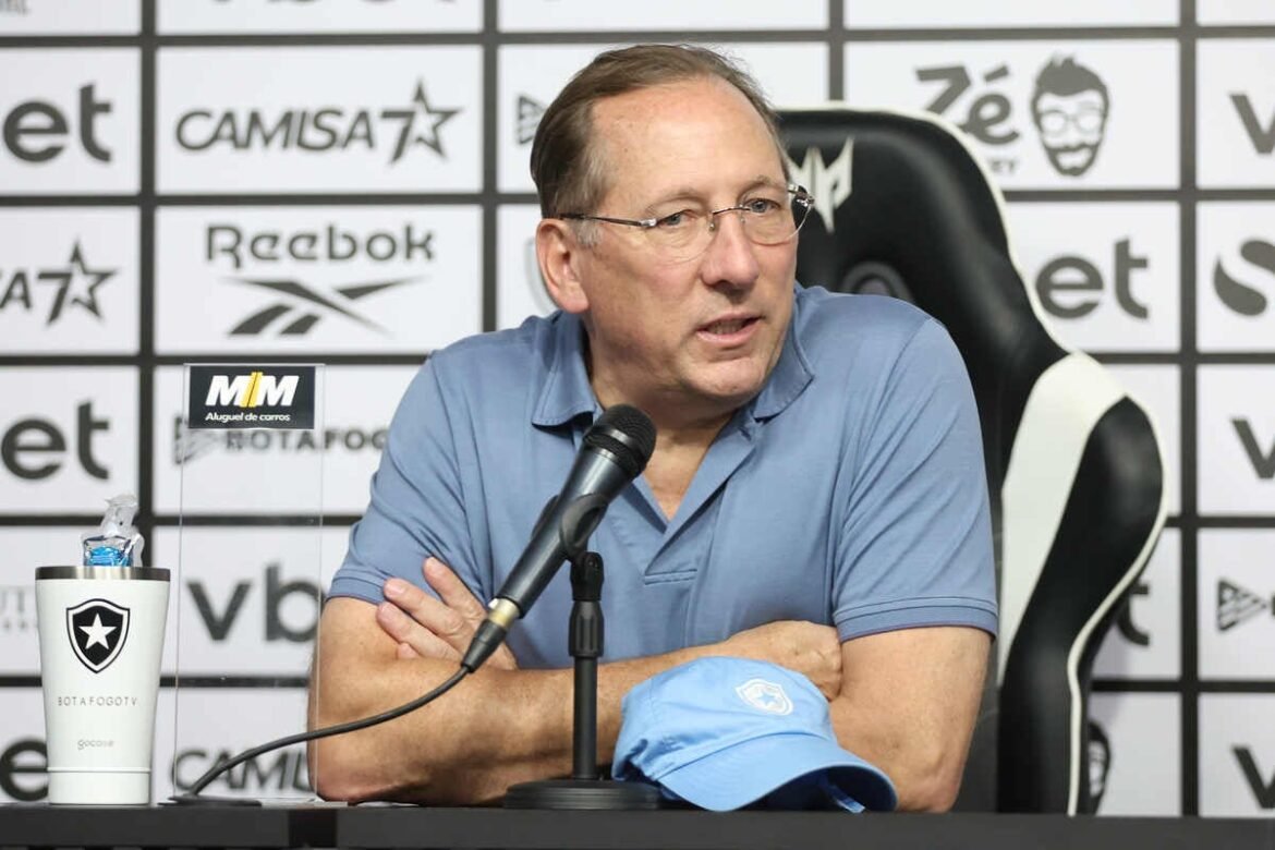 Botafogo busca fechar contrato com novo treinador ainda esta semana