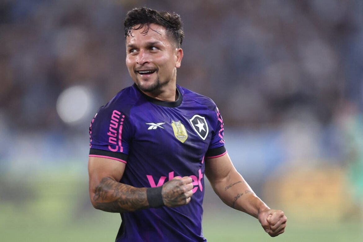 Botafogo sofre sanção da Fifa por inadimplência na contratação de jogador Artur