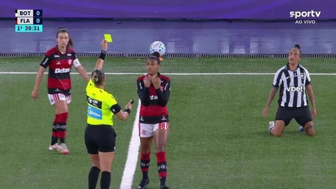 Clássico Botafogo x Flamengo tem atraso na arbitragem