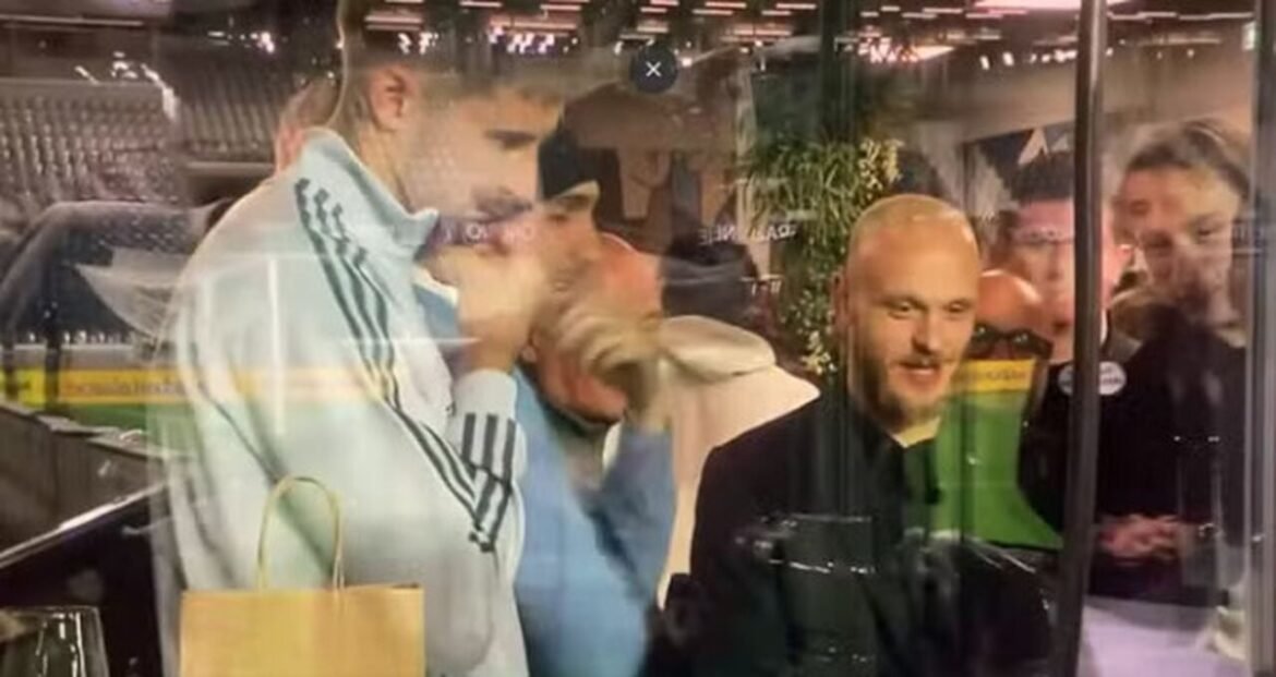 Comemoração Italiana pela Vitória da Bósnia: Um Ato Espontâneo