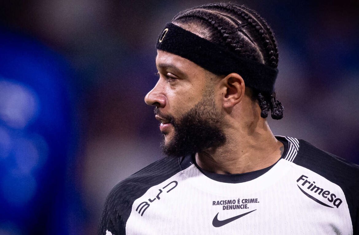 Corinthians busca solucionar pendências financeiras para garantir a renovação de Depay