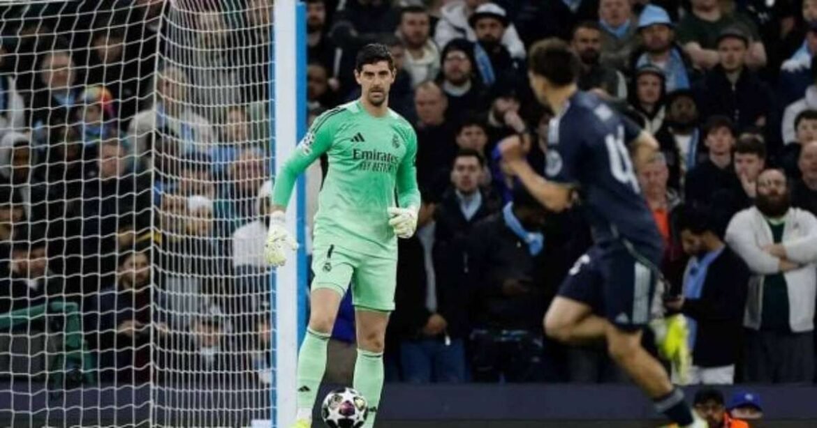 Courtois gera preocupação no Real Madrid e pode desfalcar time no clássico contra o Atlético