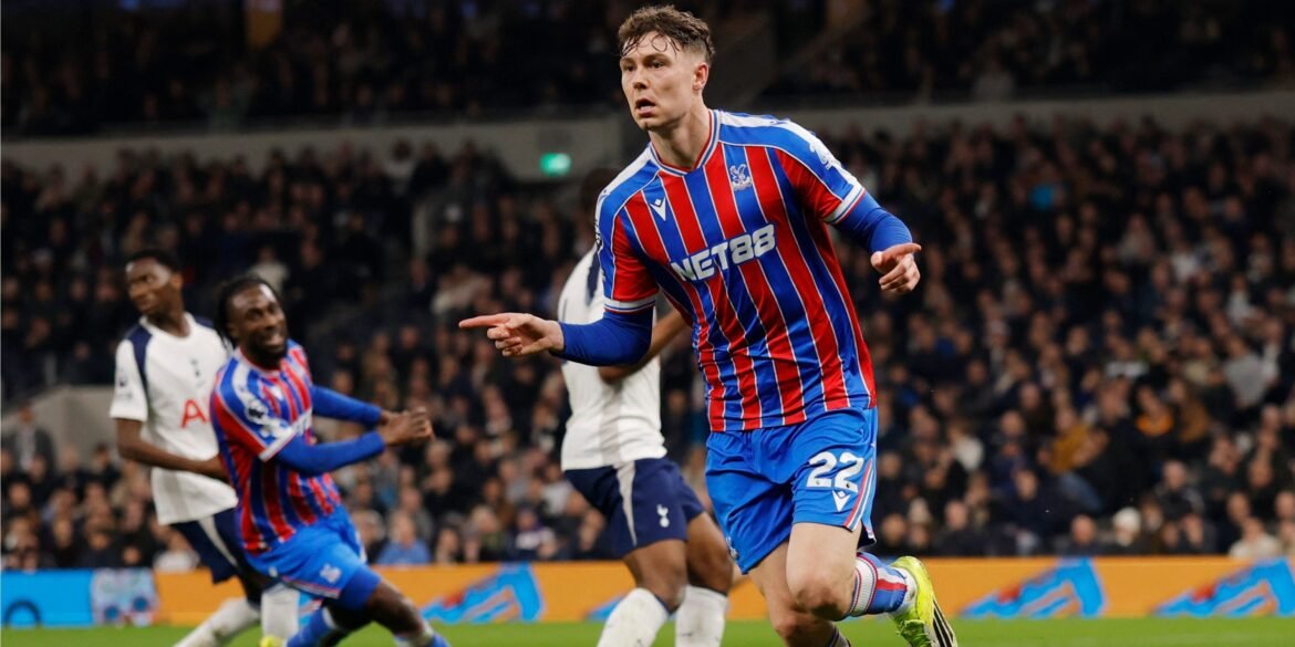 Crystal Palace pode aceitar proposta para contratar Strand Larsen em importante reforço