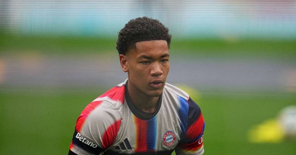 Descubra o jovem goleiro de 16 anos que pode fazer sua estreia pelo Bayern na Champions League