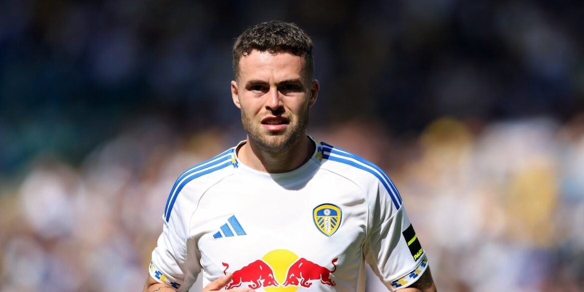 Dois anos após deixar o Leeds, estrela em ascensão supera Gudmundsson