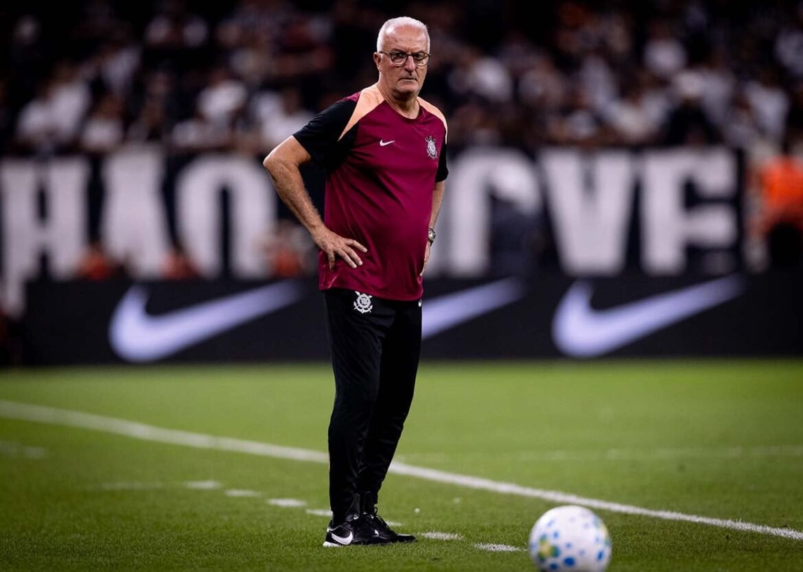 Dorival critica negociação de André pelo Corinthians: "Não desejo reestruturar elencos"