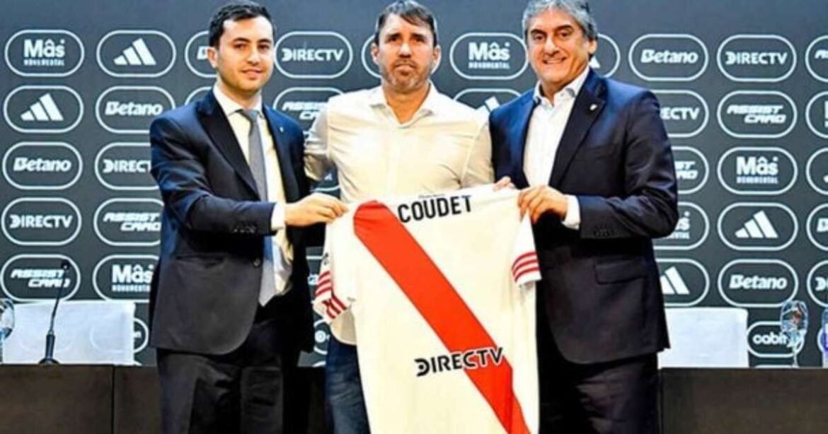 Eduardo Coudet Compartilha Desafios de Liderar o River Plate em Apresentação