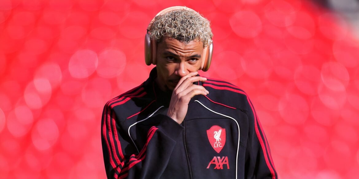 Estrela da academia do Liverpool, considerada um "finalizador superior a Nunez", pode assumir o lugar de Ekitike