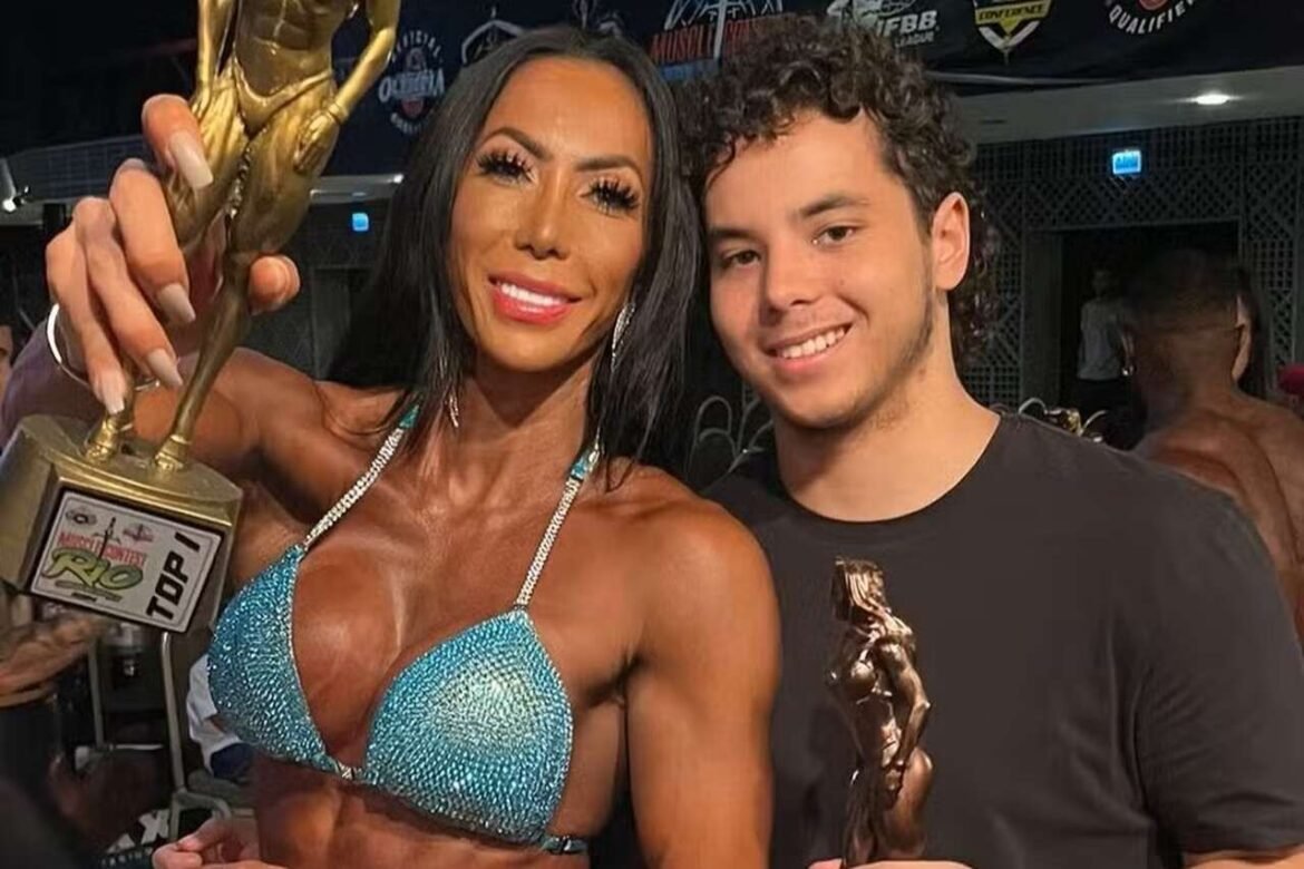 Ex-namorada de Ronaldo Fenômeno e mãe de seu filho se aventura em site para adultos