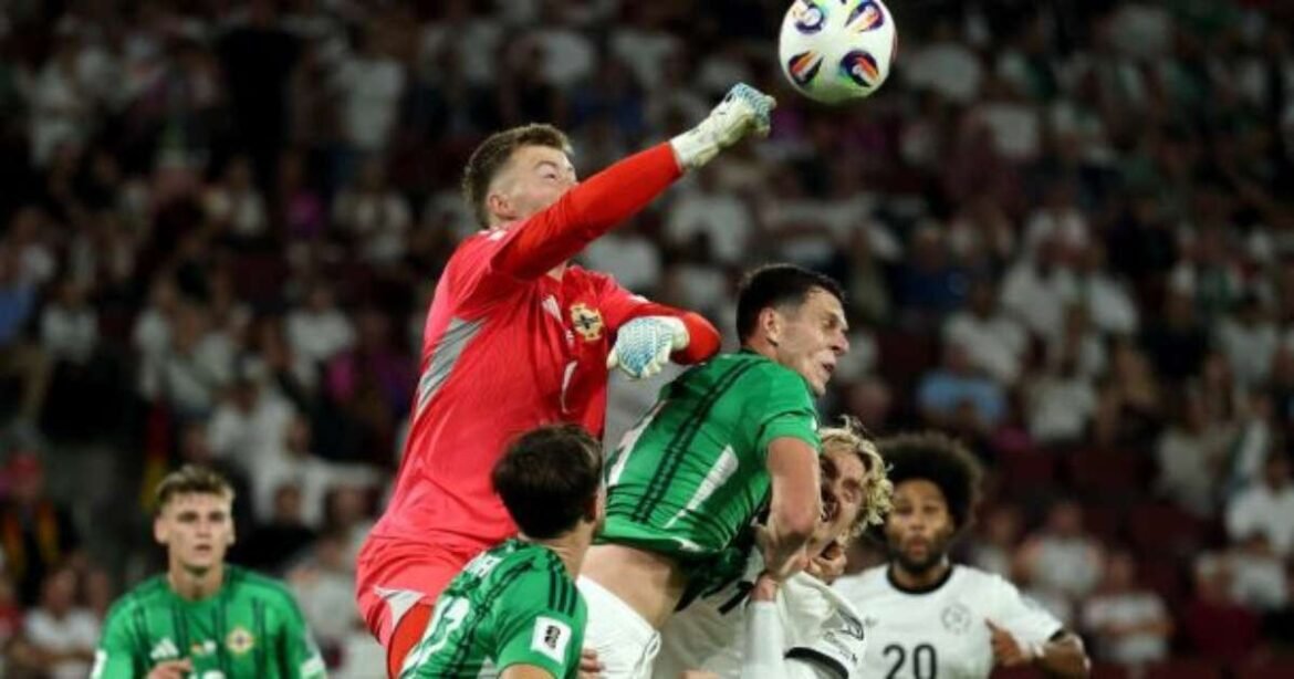 Goleiro da Alemanha rejeita comparação com Neuer: "É impossível igualar"