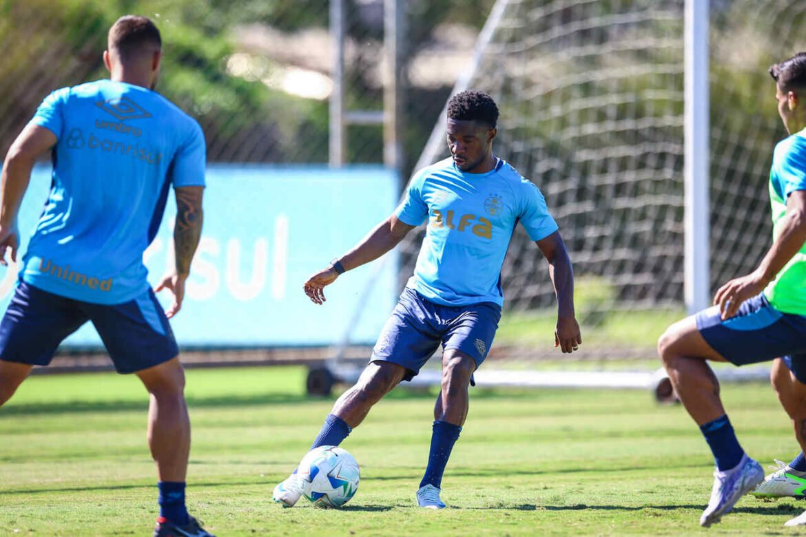 Grêmio enfrenta desafios na renovação de contratos com Amuzu e Pavón