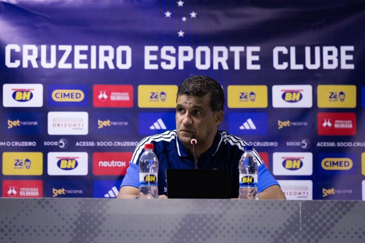 Interino revela que grandes expectativas criaram pressão no Cruzeiro: "Caos"