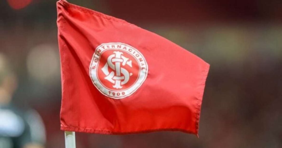 Internacional enfrenta o Santos em busca de pontos para deixar a zona de rebaixamento