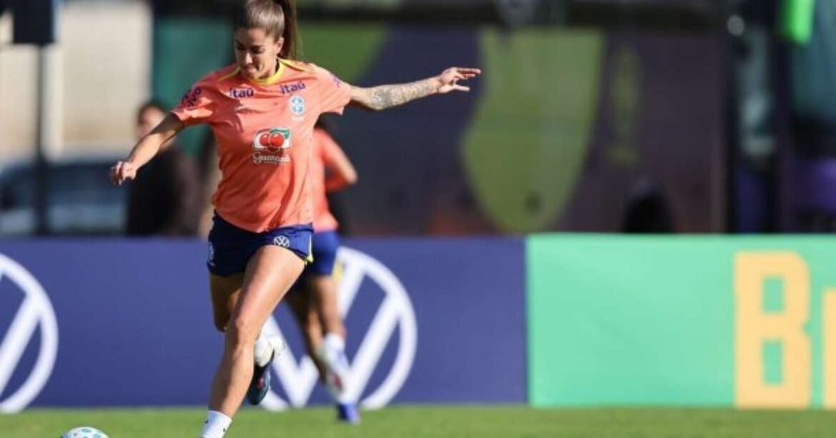 Jheniffer ressalta a evolução do futebol feminino no México durante os amistosos da Seleção