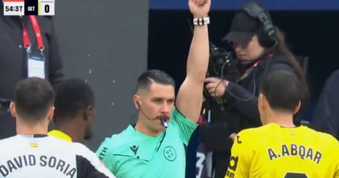 Jogador do Getafe é expulso por agredir adversário; confira o vídeo!