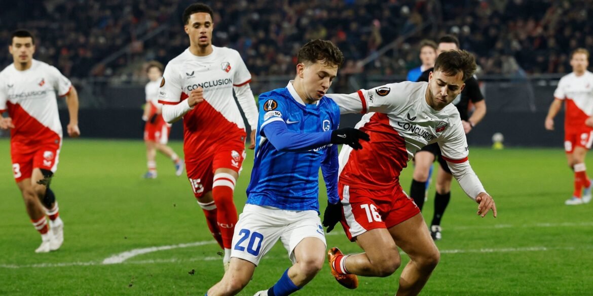 Leeds intensifica negociações para contratar Souffian El Karouani, do Utrecht, sem custos.