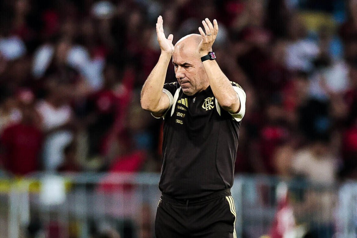 Leonardo Jardim destaca a importância da união no Flamengo e o papel de Filipe Luís: "Ele formou este time"