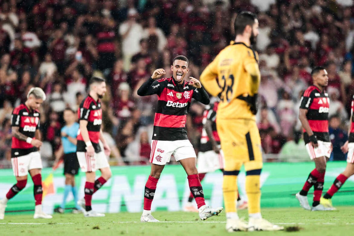 Lino se destaca com Jardim e brilha como artilheiro no Flamengo