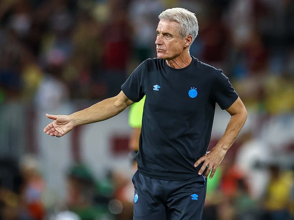 Luís Castro critica atuação do Grêmio como visitante: "Desastrosa"