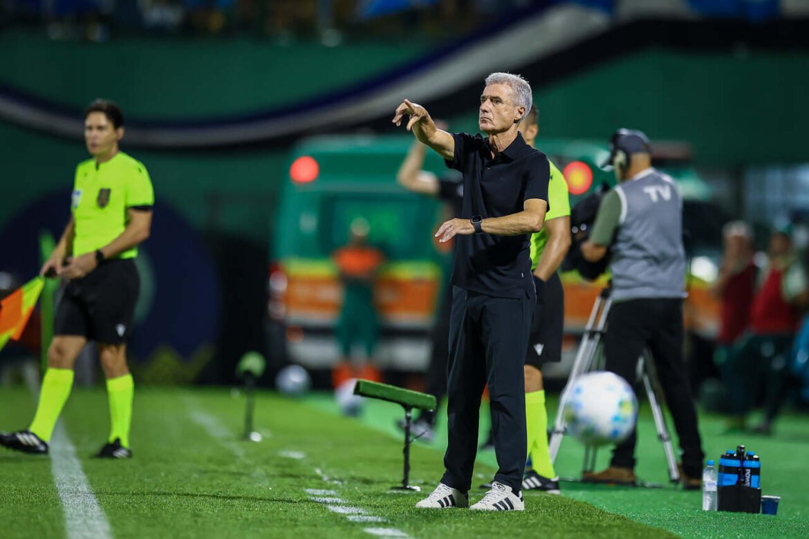 Luís Castro identifica falhas do Grêmio e define metas para o Campeonato Brasileiro