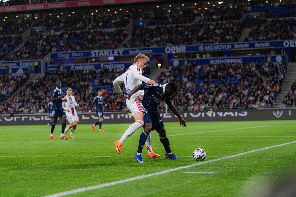 Lyon empata nos minutos finais e escapa da derrota contra o Paris FC