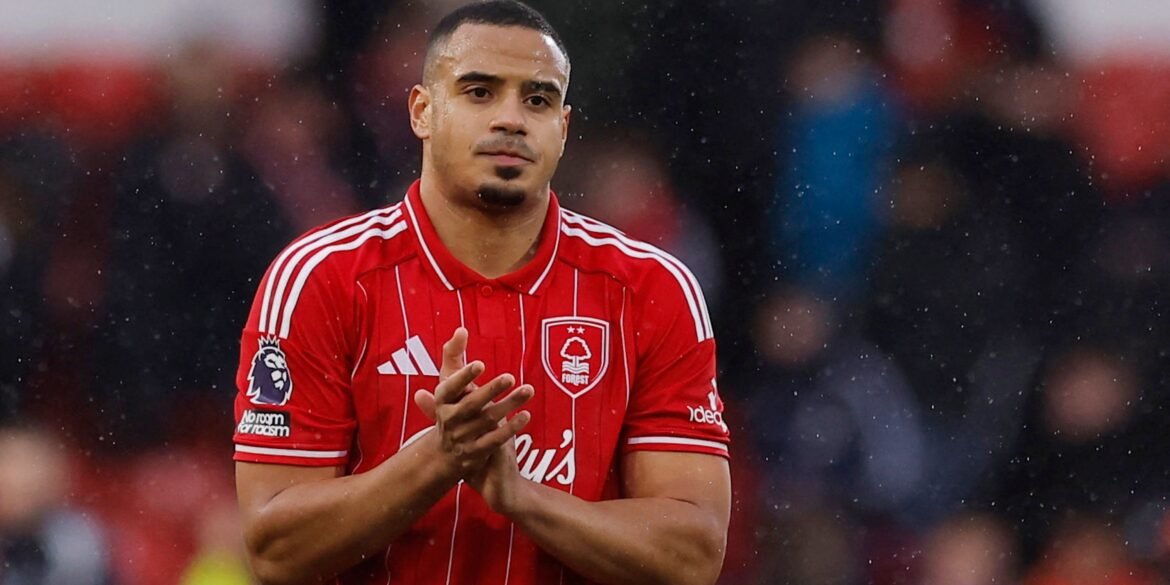 Nottingham Forest em negociações para contratar Lloyd Kelly como substituto de Murillo