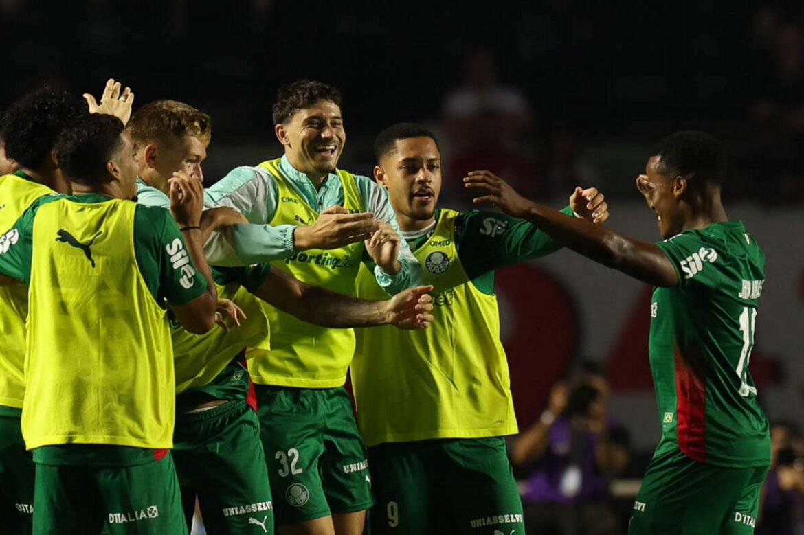 Palmeiras conquista vitória sobre o São Paulo no Morumbi e assume a liderança do Campeonato Brasileiro